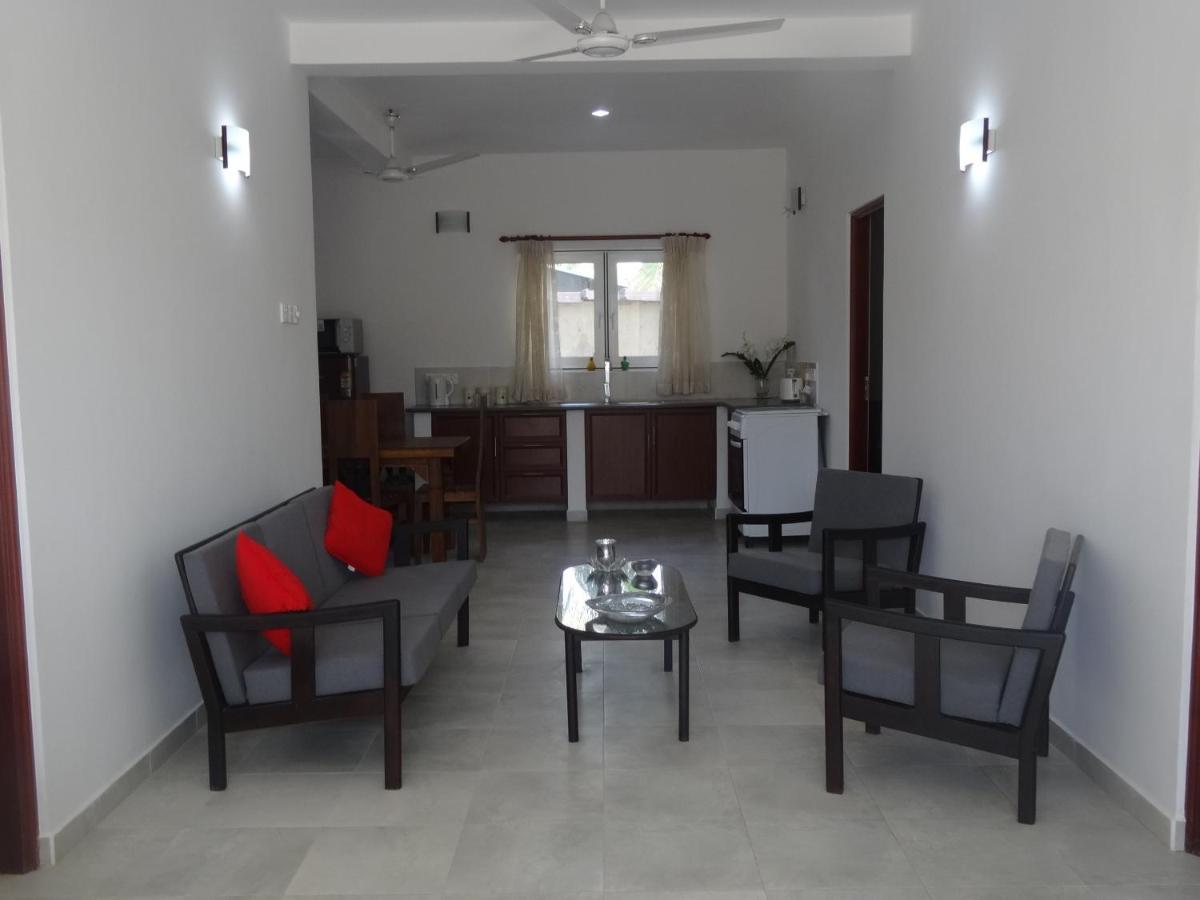 Amssler Beach Stay กาลูทารา ภายนอก รูปภาพ